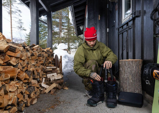 Snowboarder Mikkel Bang uses Hedgehog GO dual-purpose dryer to dry his snowboard boots